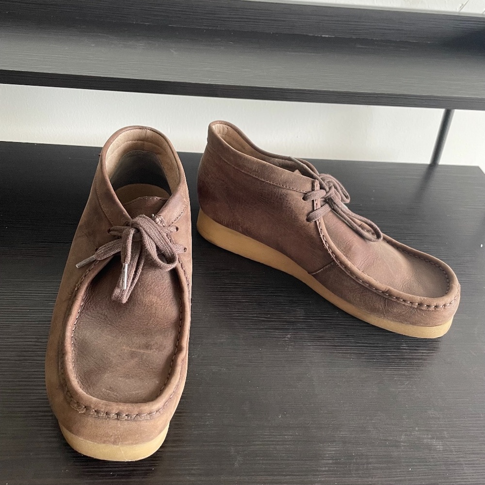 Clarks Wallabees (sz 9M)